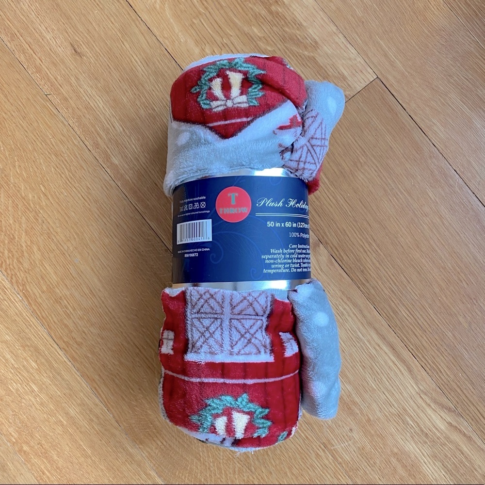 Plush Holiday Throw Blanket 50 x 60 in